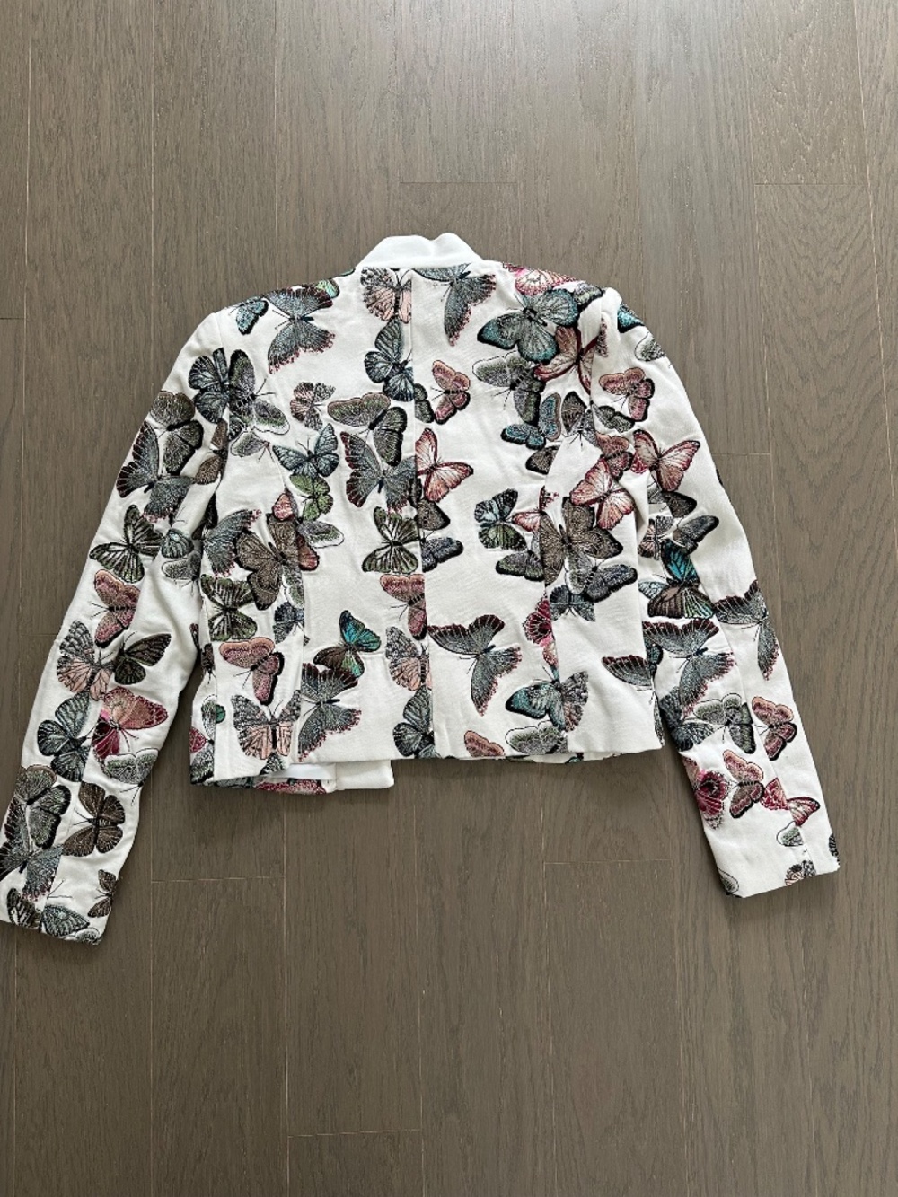 L'AGENCE Ace Butterfly Embroidered Cropped Jacket White - With Tags - Size 2 - Picture 3 of 10
